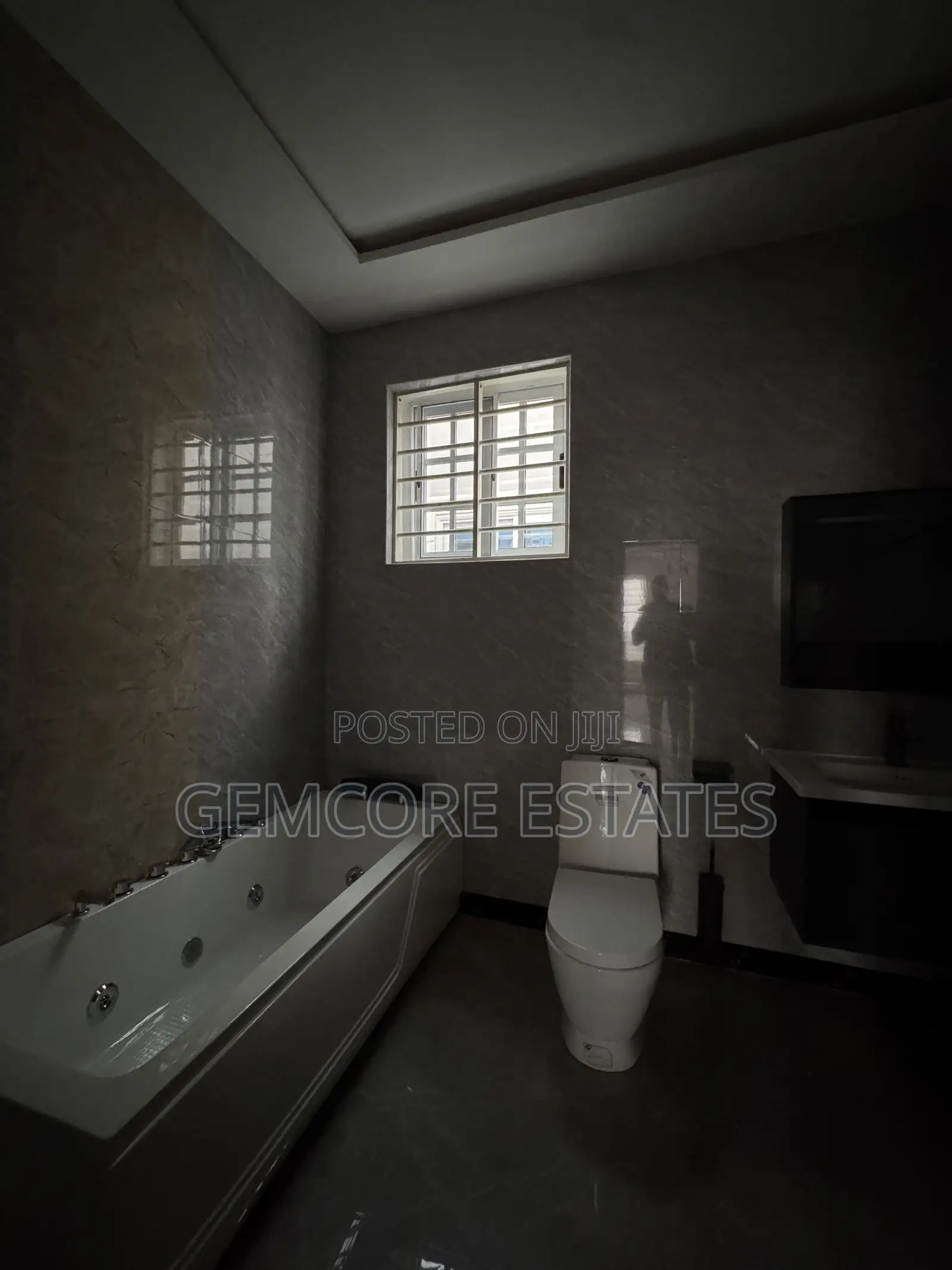 4bdrm Townhouse/Terrace in East Legon Hills, Adjiriganor for sale