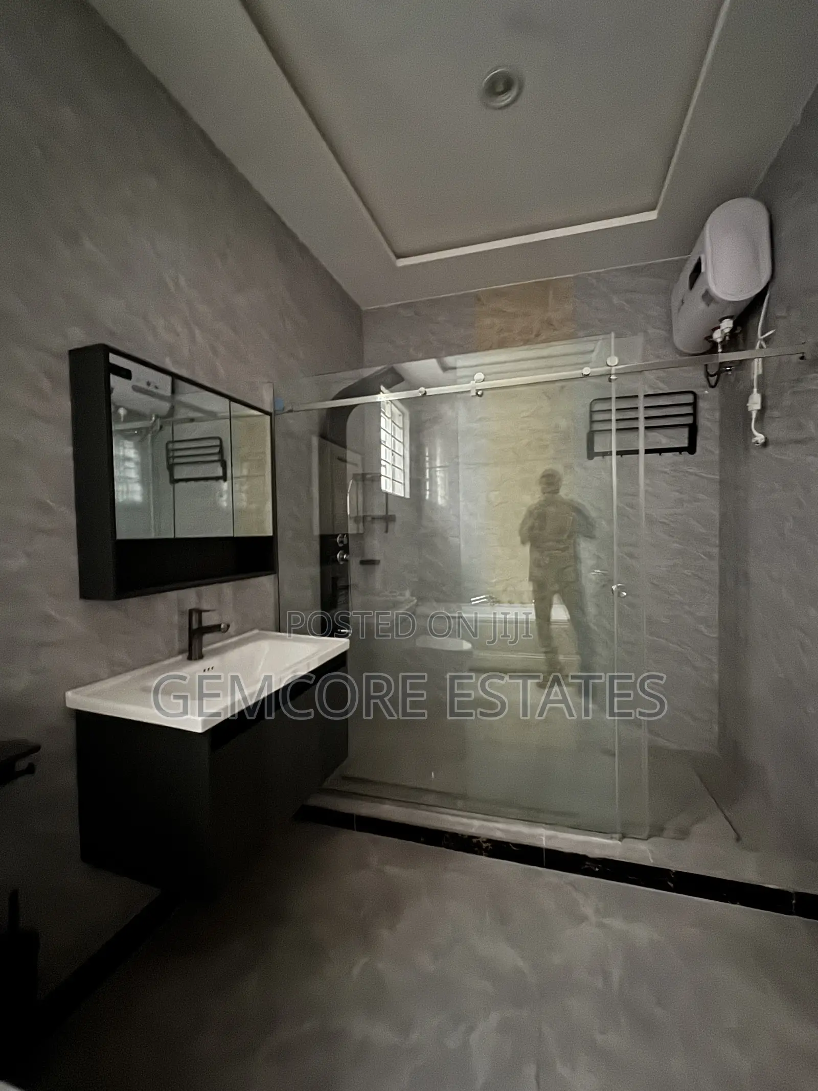 4bdrm Townhouse/Terrace in East Legon Hills, Adjiriganor for sale