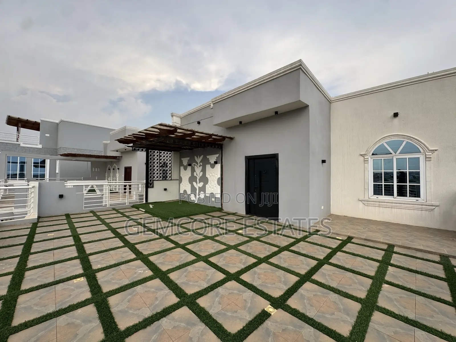 4bdrm Townhouse/Terrace in East Legon Hills, Adjiriganor for sale