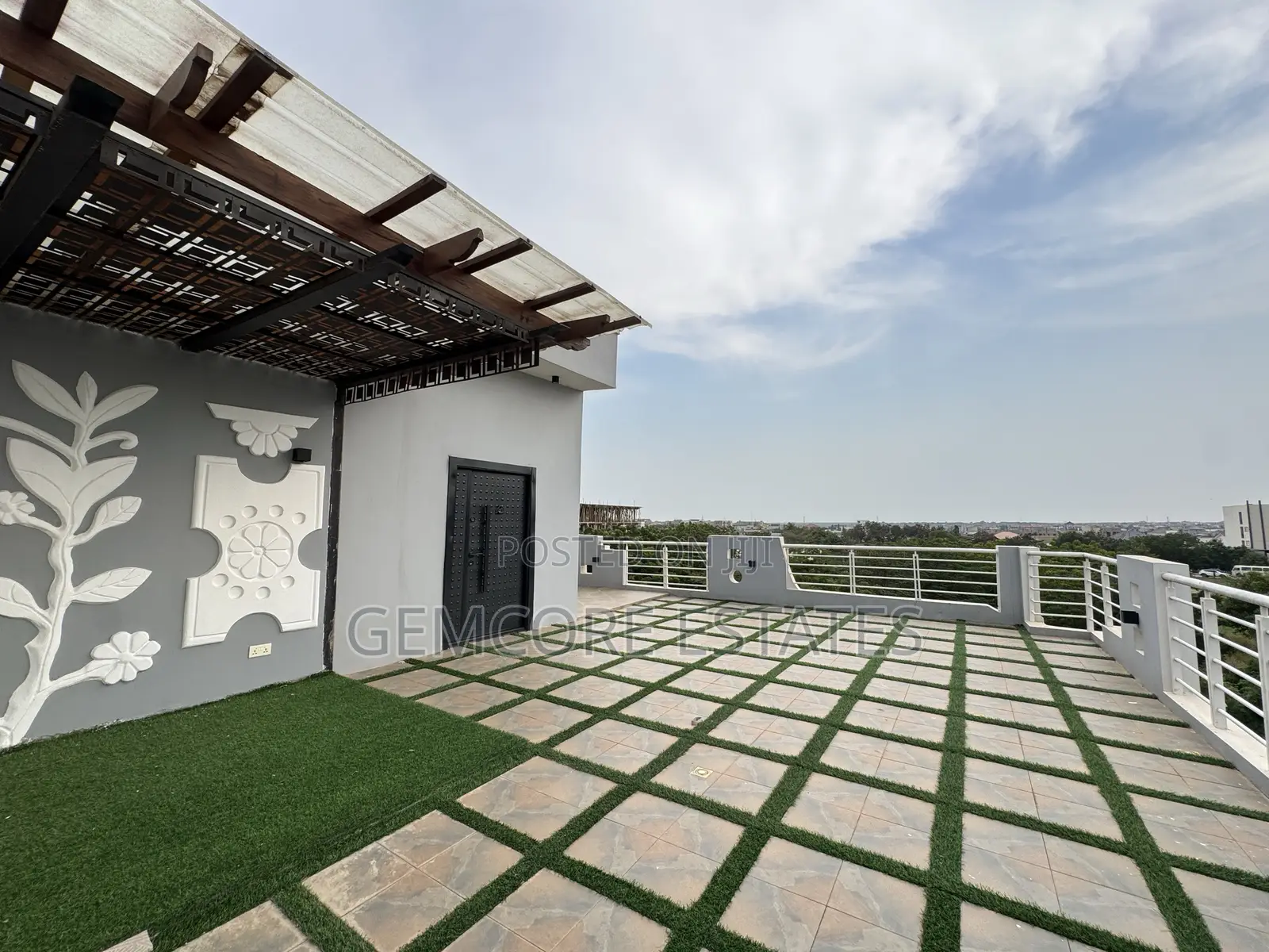 4bdrm Townhouse/Terrace in East Legon Hills, Adjiriganor for sale