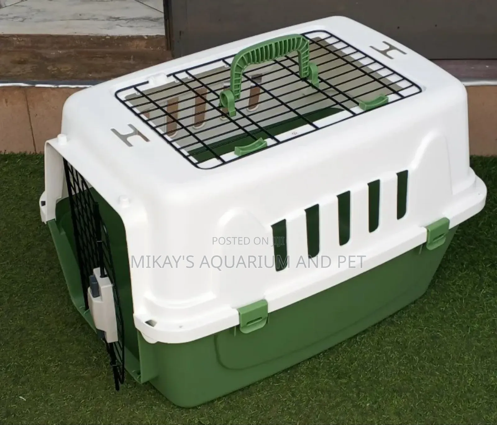 Plastic Dog and Cat Crate