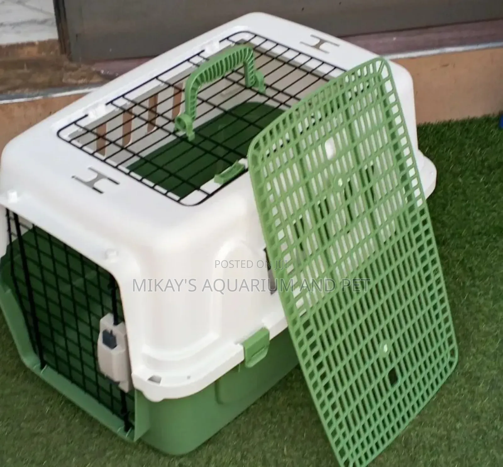 Plastic Dog and Cat Crate