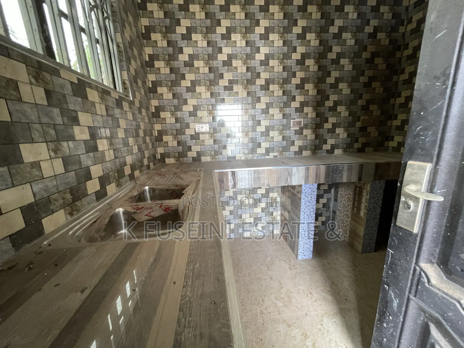 6bdrm House in K Fuseini Estate, Kumasi Metropolitan for sale