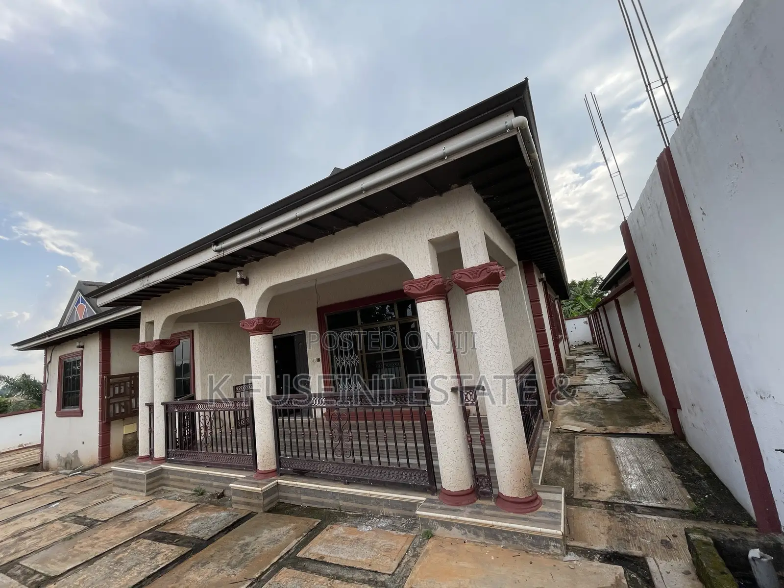 6bdrm House in K Fuseini Estate, Kumasi Metropolitan for sale