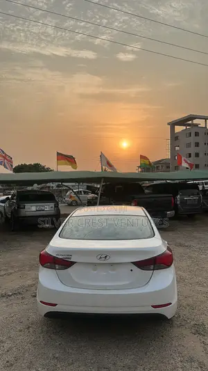Hyundai Elantra SE Sedan FWD (1.8L 4cyl 6M) 2016 White