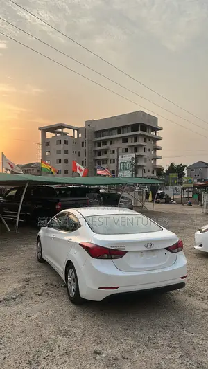 Hyundai Elantra SE Sedan FWD (1.8L 4cyl 6M) 2016 White