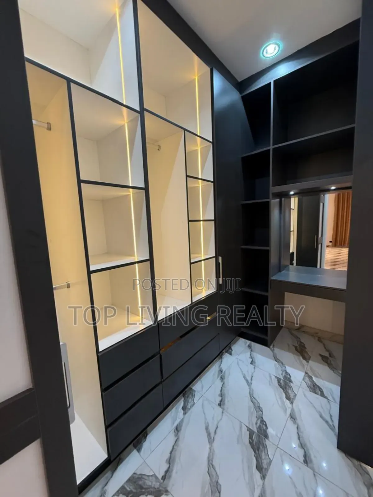 Furnished 4bdrm Townhouse/Terrace in Police City, Ashaley Botwe