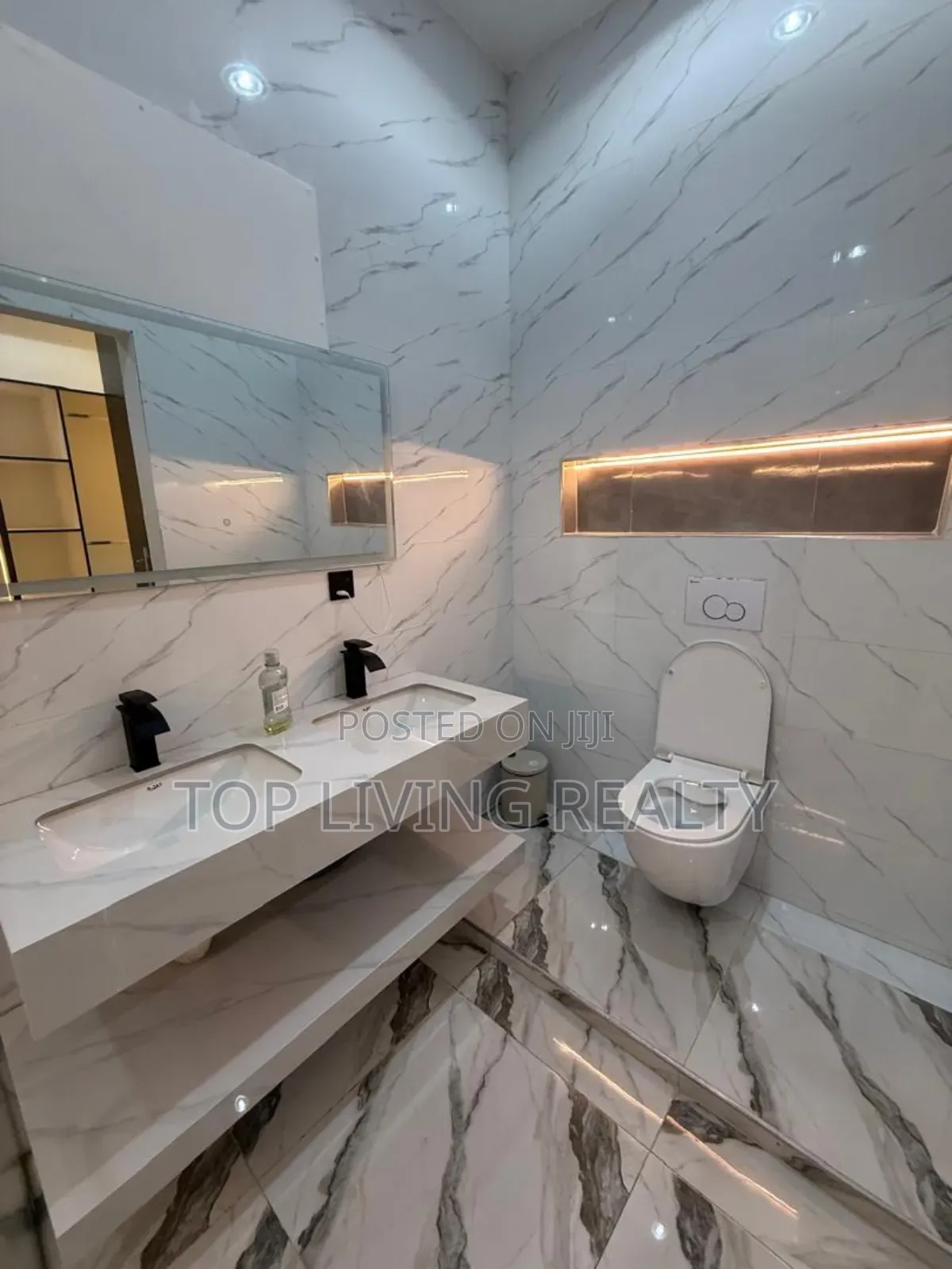 Furnished 4bdrm Townhouse/Terrace in Police City, Ashaley Botwe