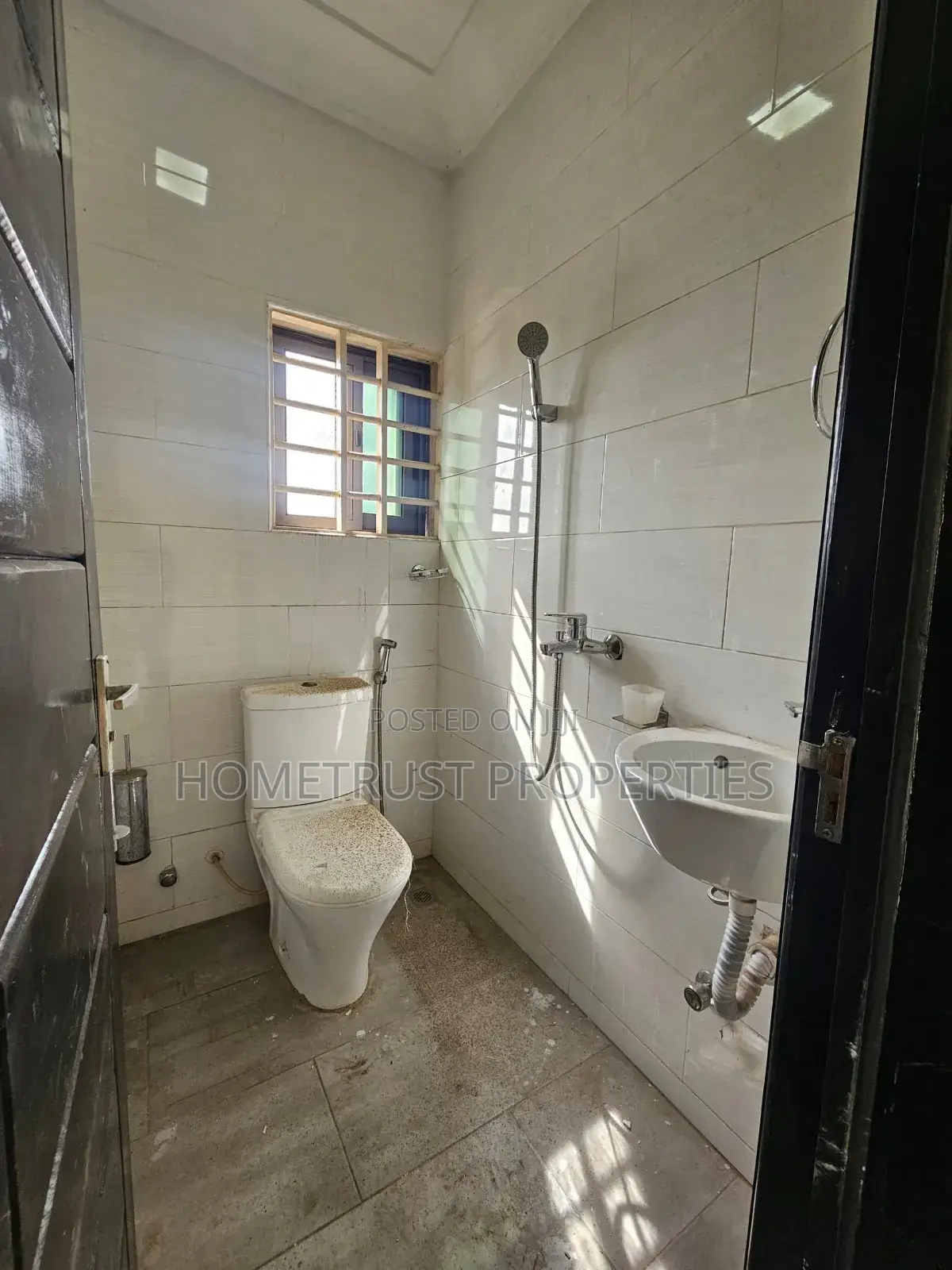 4bdrm Duplex in Hometrust Properties, Madina for sale
