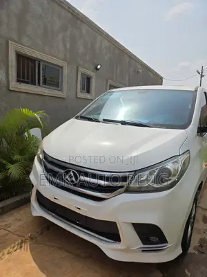 Bus 2018 White