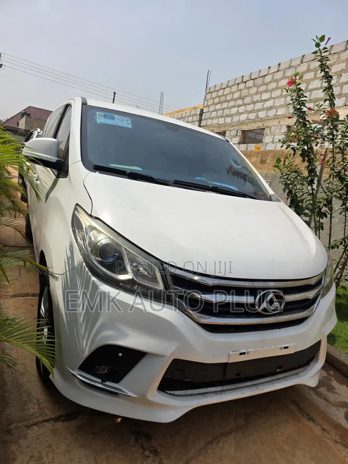 Bus 2018 White