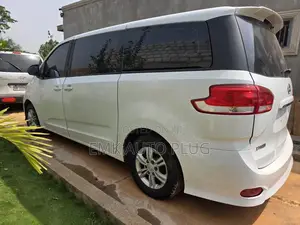 Bus 2018 White
