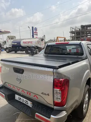 Bucket Cover (Hard Type) Tri Fold for Nissan Navara