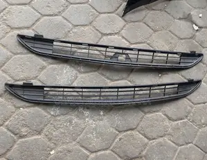 2016 2017 2018 Toyota Rav4 Middle Grill / Shells