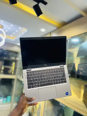 Laptop Dell Latitude 5320 32GB Intel Core I7 SSD 512GB