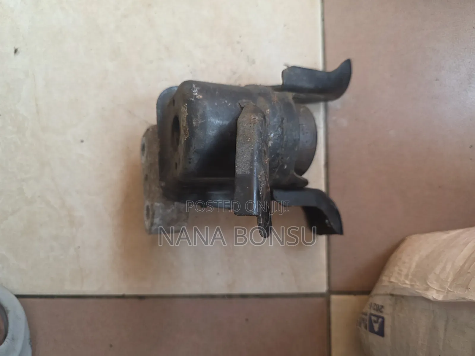 Toyota Voxy Engine /Gear Box Seats