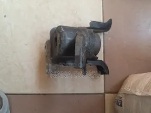 Toyota Voxy Engine /Gear Box Seats