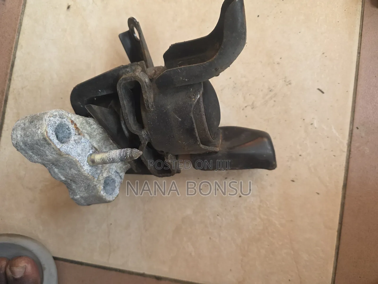 Toyota Voxy Engine /Gear Box Seats