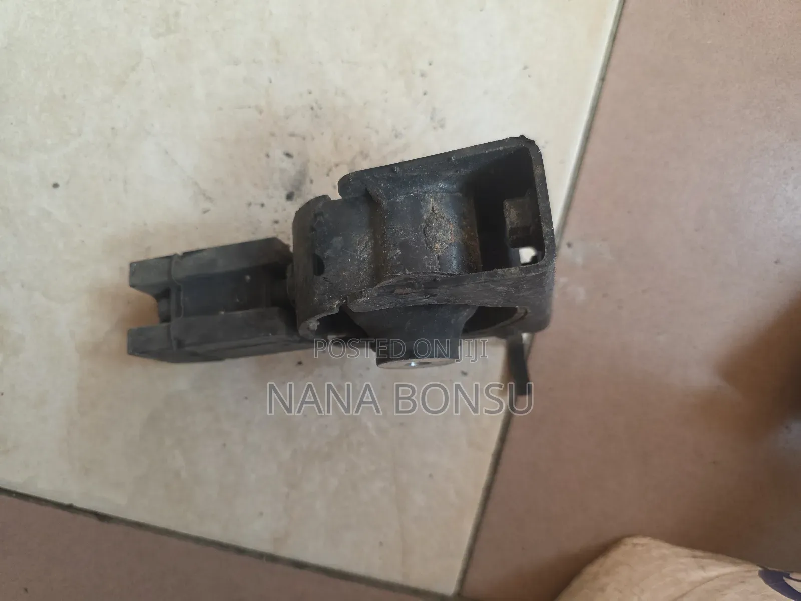 Toyota Voxy Engine /Gear Box Seats
