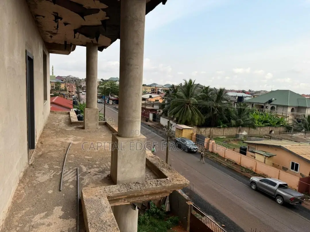 3bdrm House in Lake Side Estate for sale