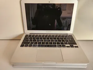 Laptop Apple MacBook Air 4GB Intel Core i5 SSD 128GB