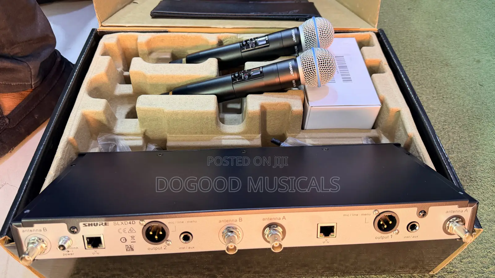 Shure Slxd4d 2-in-1 Digital Wireless Micophone