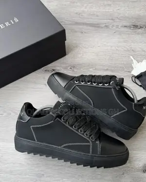 Numeris All Black Sneaker