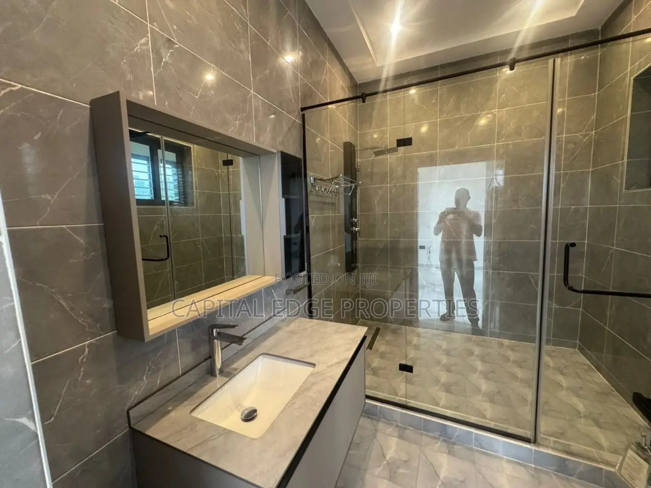 4bdrm Duplex in East Legon for sale