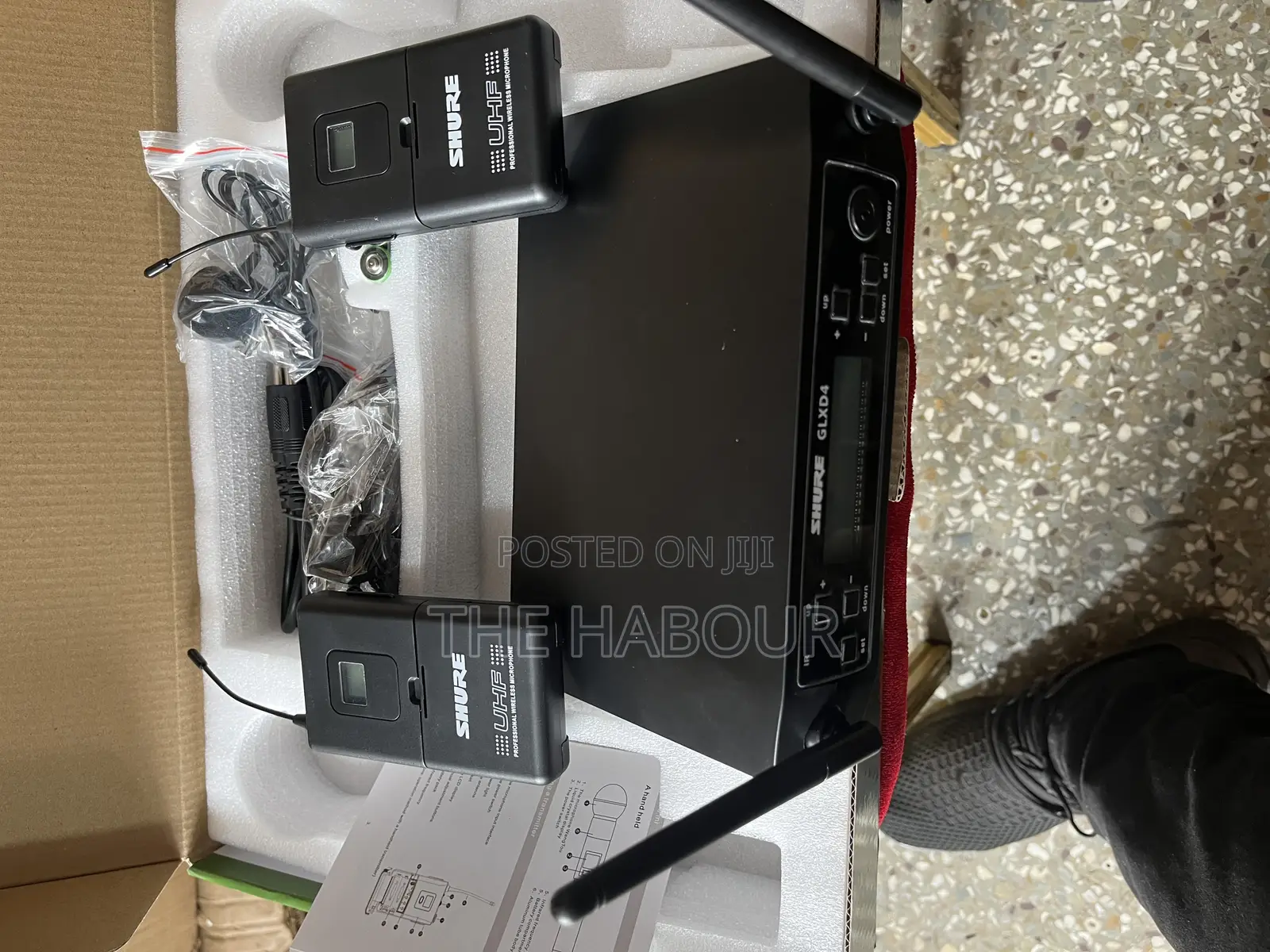Shure Glxd4 (2 Body Pack Mic) Box