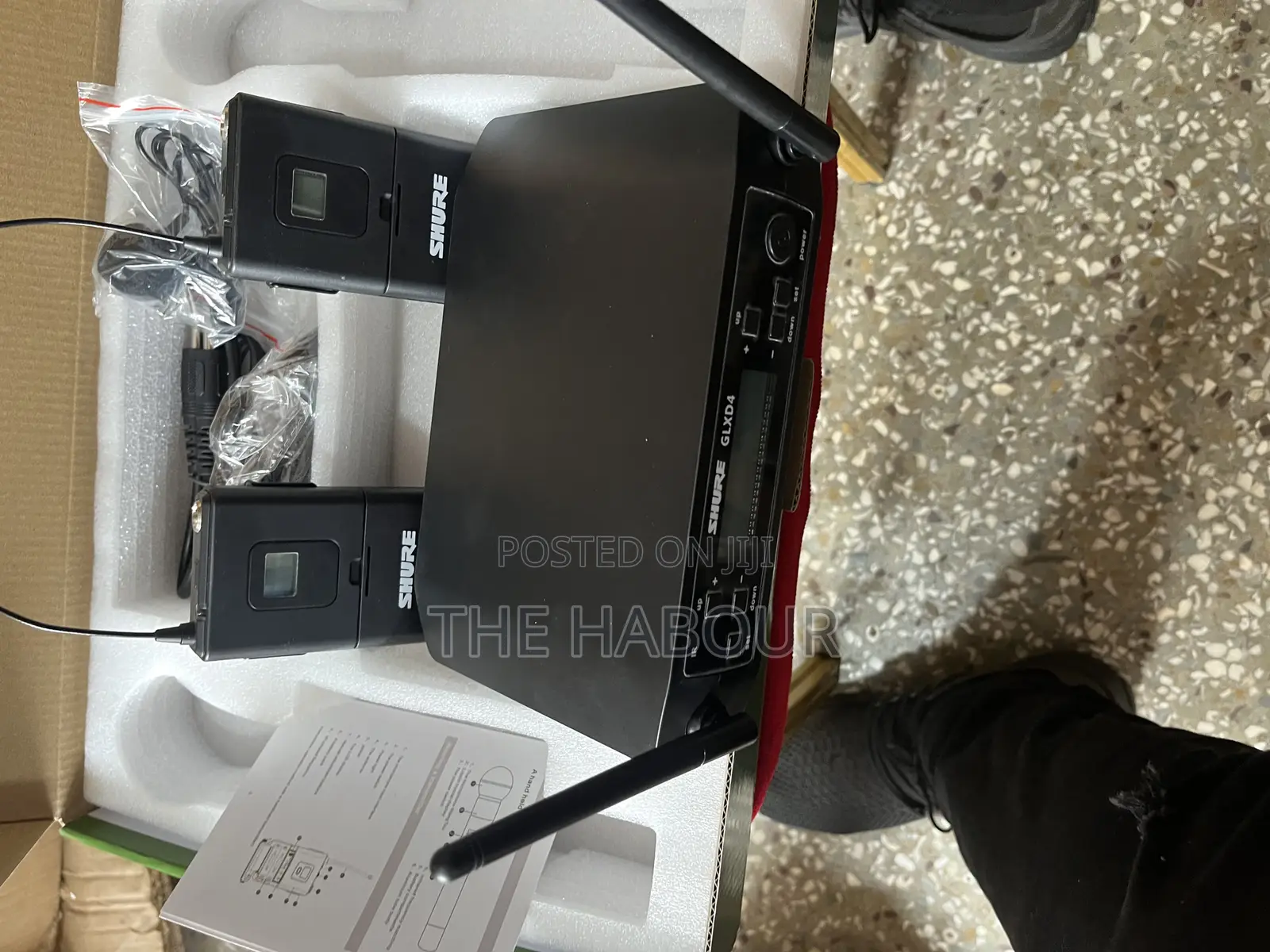 Shure Glxd4 (2 Body Pack Mic) Box