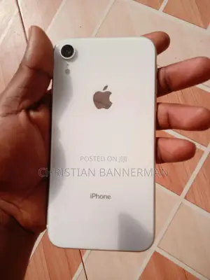 Apple XR 64 GB White