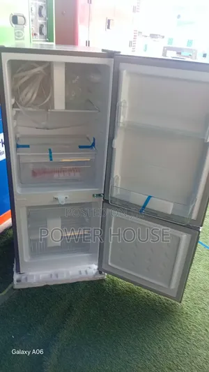 Westpool 117 Litres Fridge Freezer Ideal for Home