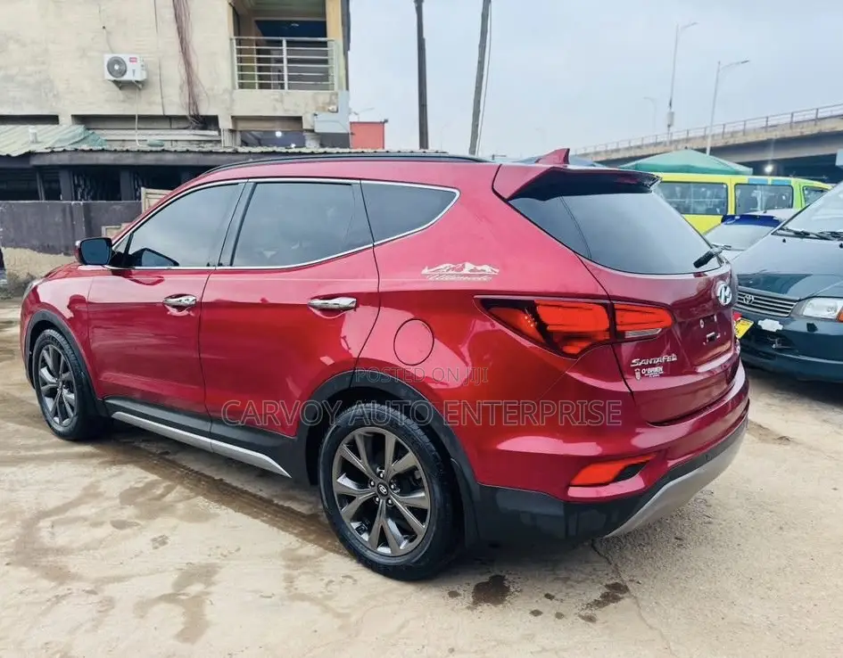 Hyundai Santa Fe 2018 Red