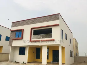 4bdrm Duplex in Takoradi for sale