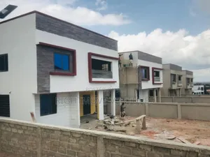 4bdrm Duplex in Takoradi for sale