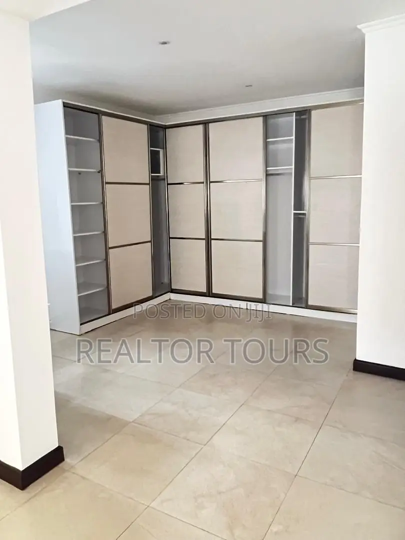 Furnished 4bdrm Townhouse / Terrace in Airport Residential Area