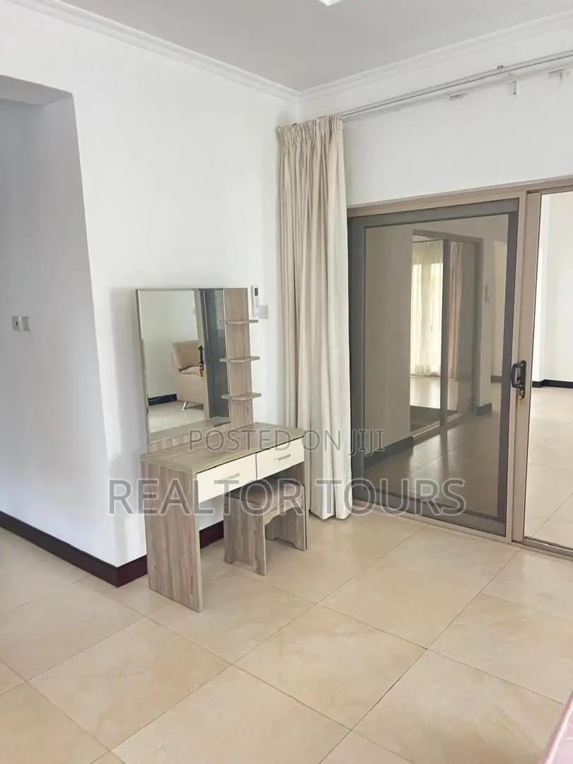 Furnished 4bdrm Townhouse / Terrace in Airport Residential Area