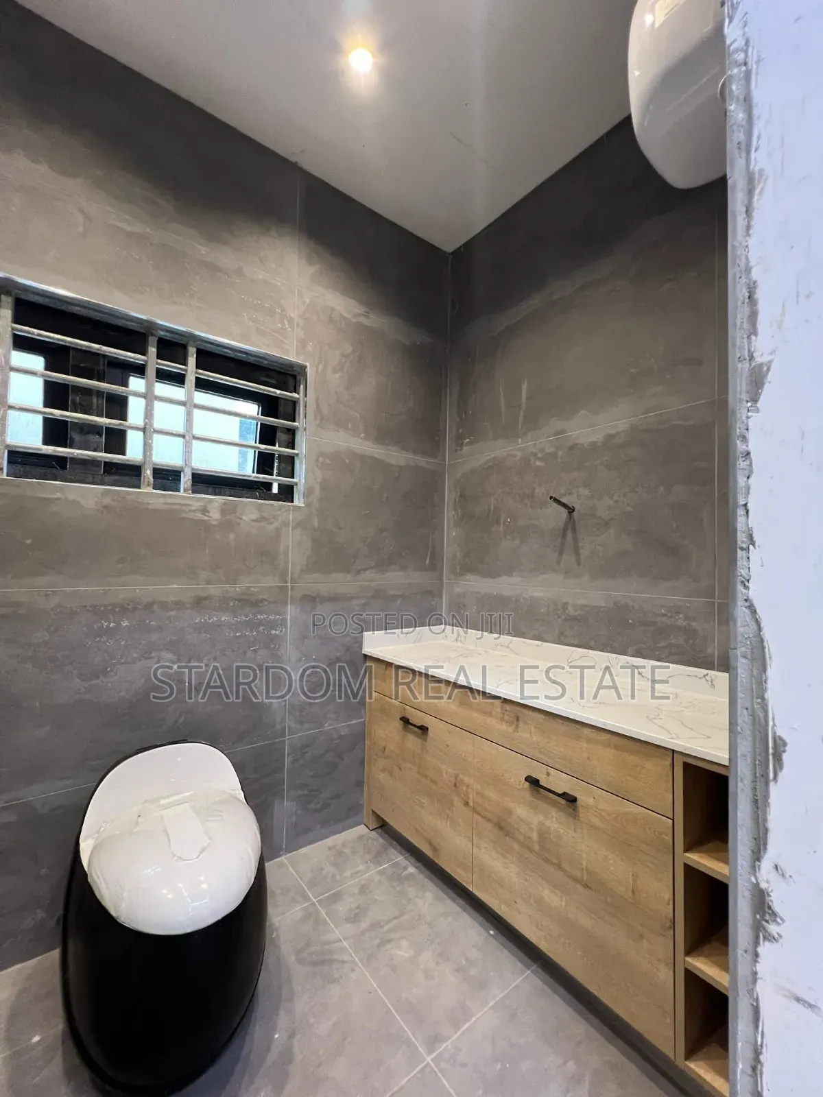 3bdrm Bungalow in East Legon Hills for sale