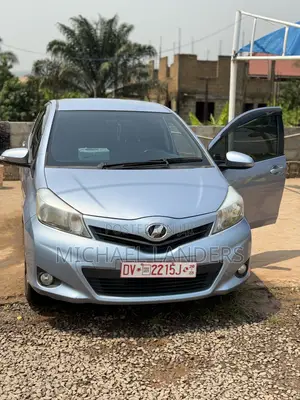 Toyota Vitz 1.3 AWD 3dr 2013 Blue