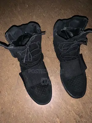 Yeezy Boost 750