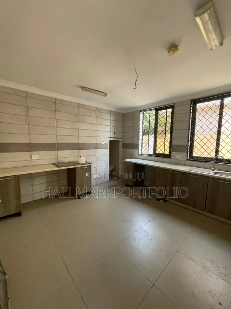 6 Rooms Office Space Labone
