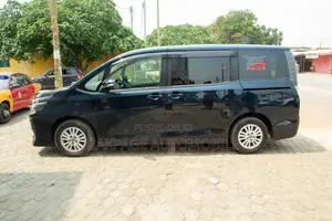 Toyota Voxy 2016 Blue