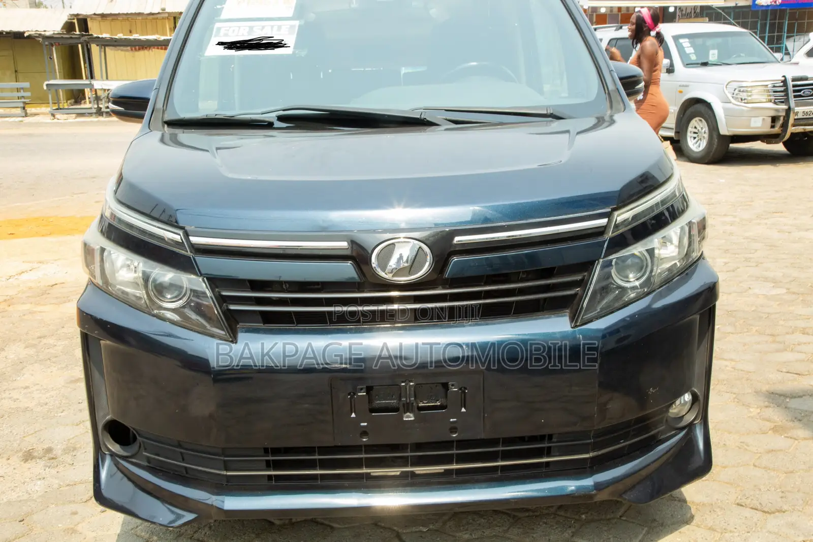 Toyota Voxy 2016 Blue