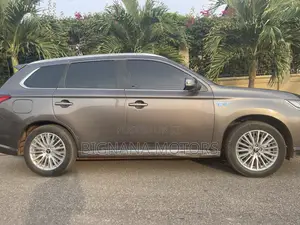 Mitsubishi Outlander PHEV 2019 Gray