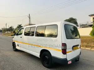 Toyota HiAce 2004 White