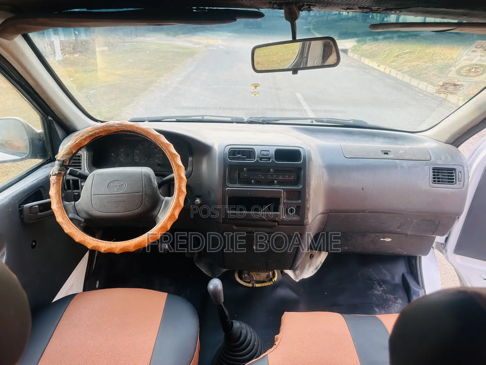 Toyota HiAce 2004 White