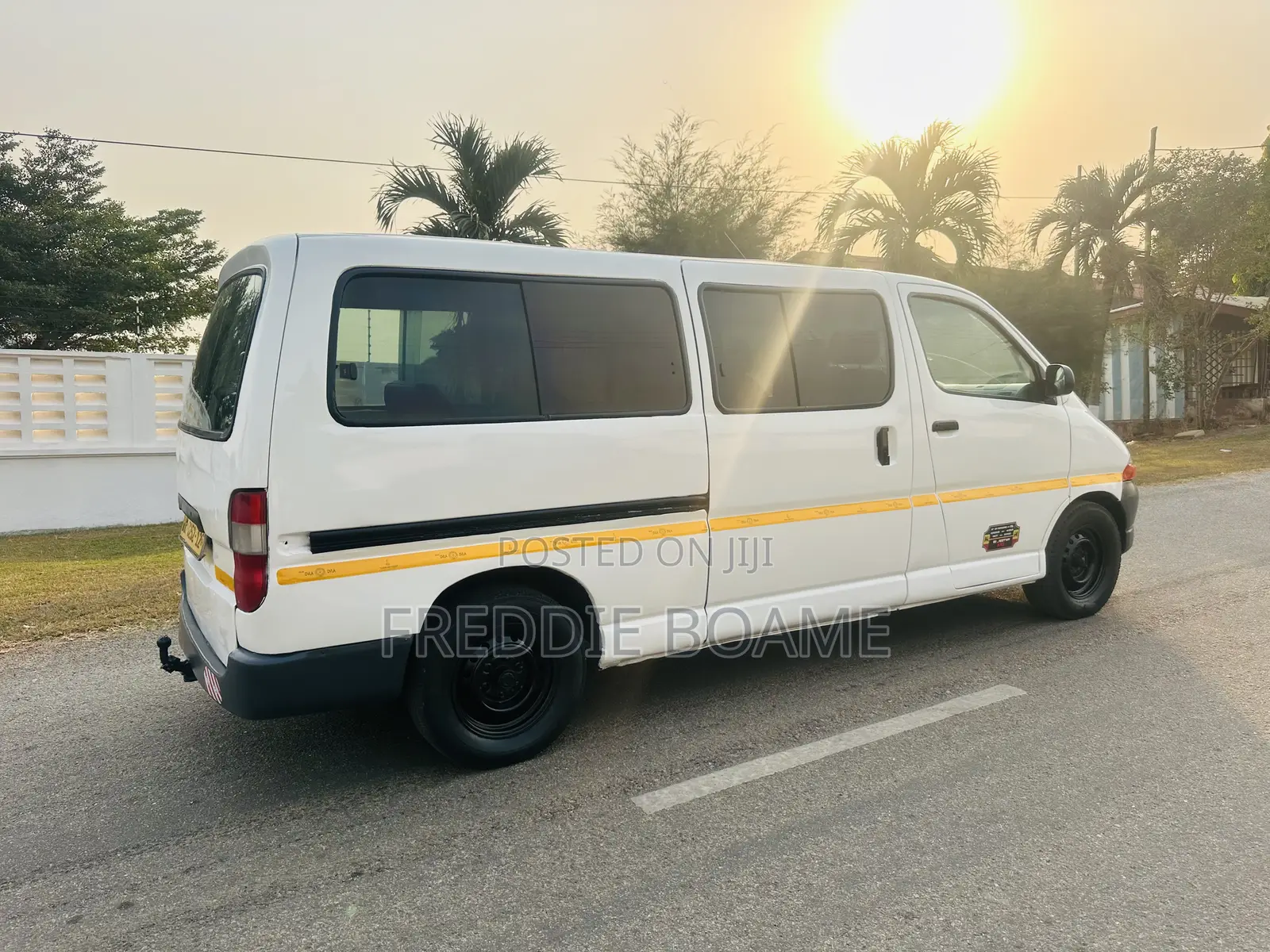 Toyota HiAce 2004 White