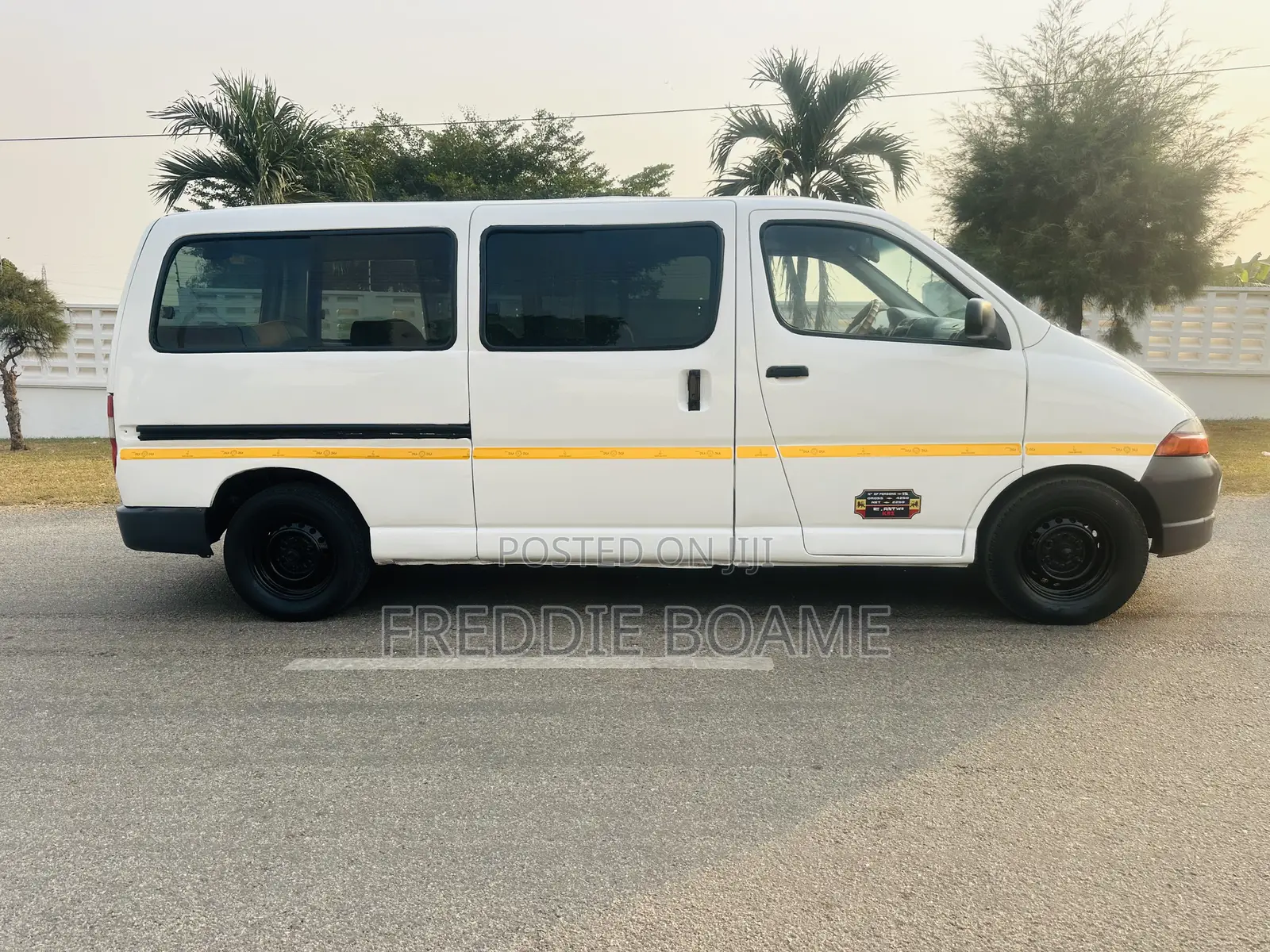 Toyota HiAce 2004 White