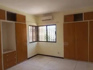 5bdrm House in Roman Ridge, Accra Metropolitan for sale