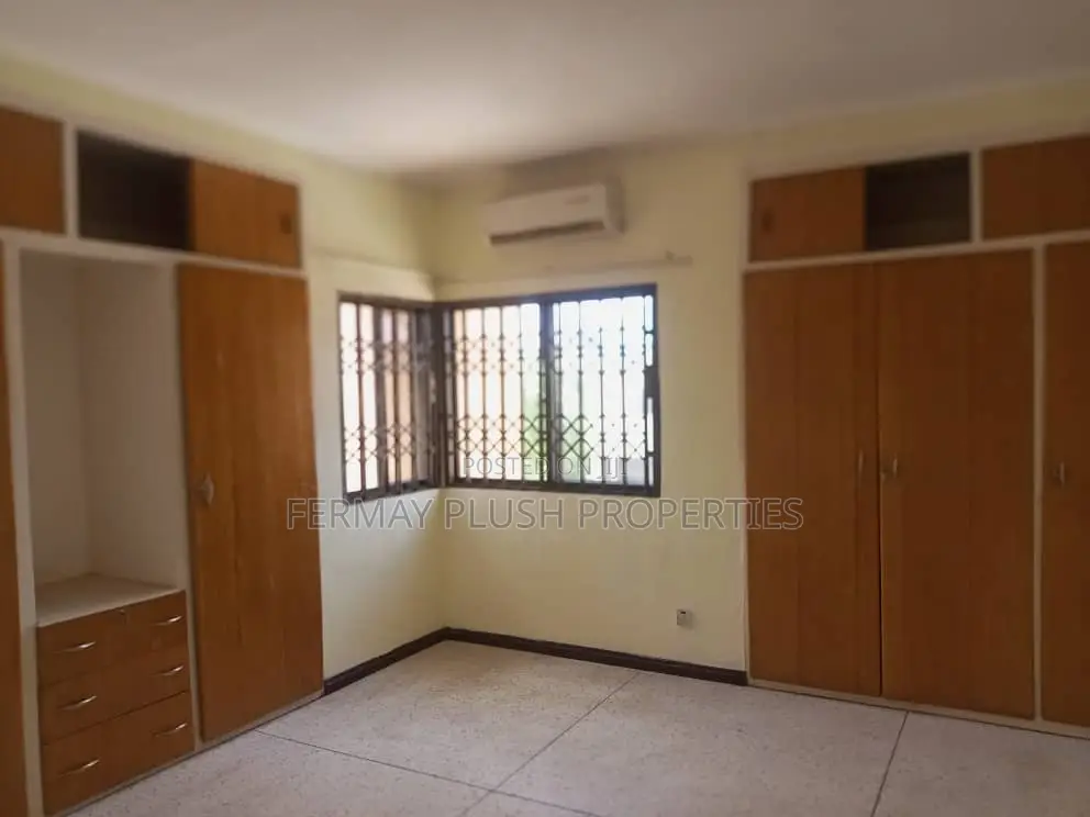 5bdrm House in Roman Ridge, Accra Metropolitan for sale